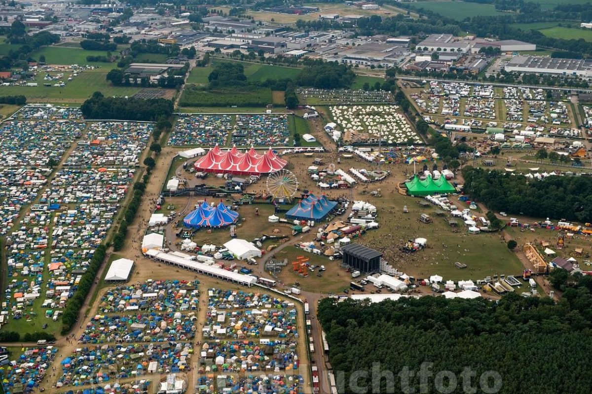 Zwarte Cross is het grootste betaalde muziekfestival van Nederland en de grootste motorcross ter wereld.
